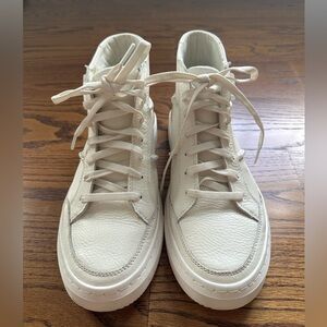 UGG Alameda women’s Size 9.5